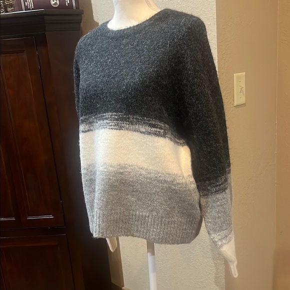 UGG Black and Gray Sweaters - Picture 3 of 4